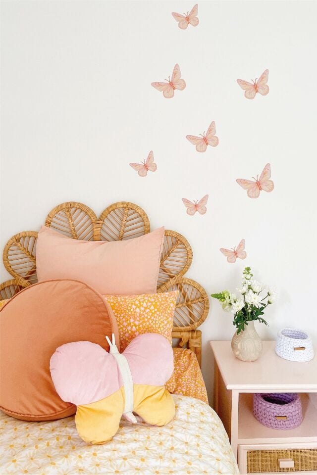 Soft Kelebekler Çocuk Odası Duvar Stickerı - 50 x 70