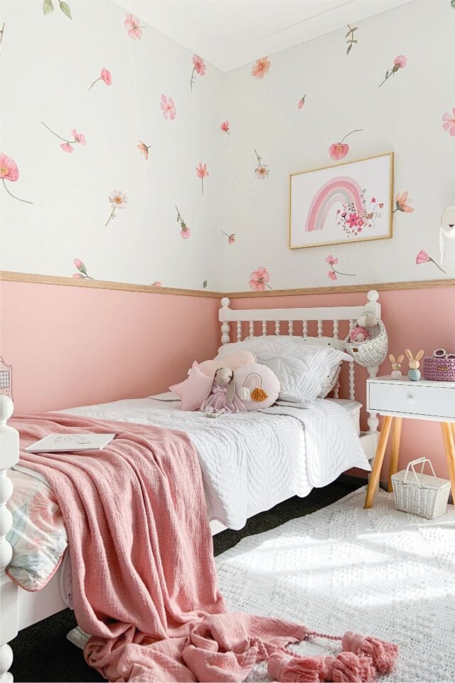 Düşen Çiçekler Çocuk Odası Duvar Stickerı - 100 x 100