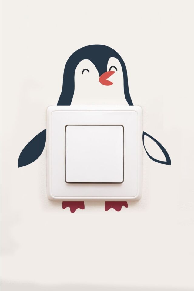 Priz- Konuşan Penguen Çocuk Odası Stickerı - 15 x 15